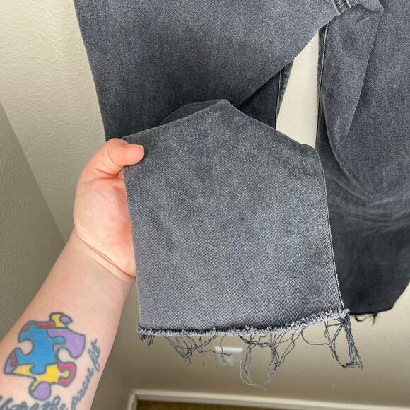 AMERICAN EAGLE Curvy Mom Jeans Cut-Off Size 6 LONG - Picture 3 of 10